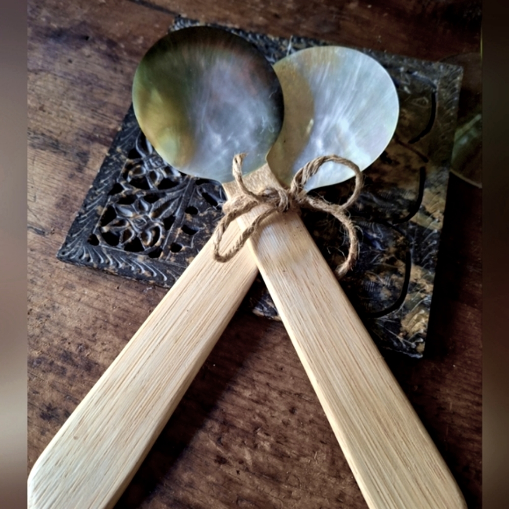 Mother of Pearl / Shell / Natural Wood Servers NWOT